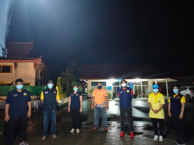 การปฏิบัติงานประจำศูนย์พักคอยและการแยกกักตัวที่ชุมชน (Community Isolation) ของอำเภอท่าชนะ จังหวัดสุร