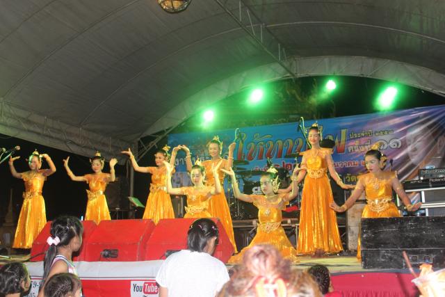 ประเพณีให้ทานไฟ ประจำปี 2558 